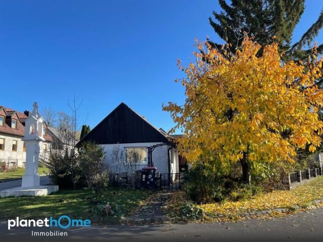 Bungalow mit Nebengebäude ? Weinkeller und ca. 1.142 m² Acker