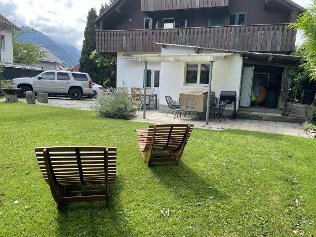 Charmanter Hausteil mit Garten