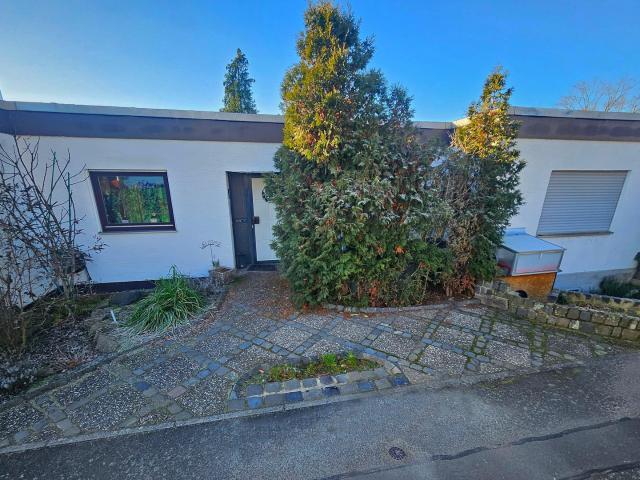 Charmanter Reihen Bungalow mit Garten in verkehrsberuhigter und familienfreundlicher Wohnlage