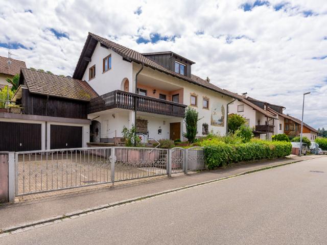 Charmantes Mehrfamilienhaus in idyllischer Lage mit großem Garten in Kandern