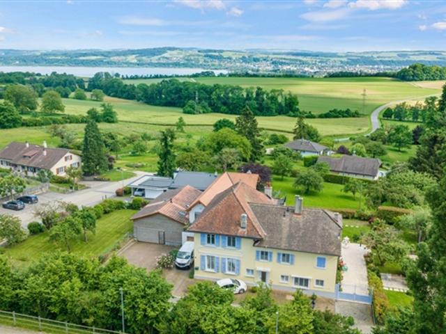 Charmantes Anwesen mit 3 Wohnungen auf einem schönen Grundstück in Giez