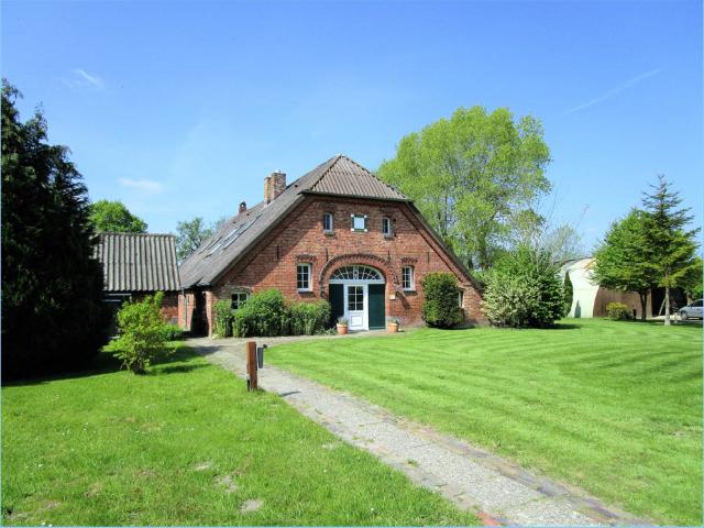 Charmantes Anwesen mit 4 Ferienwohnungen und großem Grundstück in idyllischer Lage in Stadland