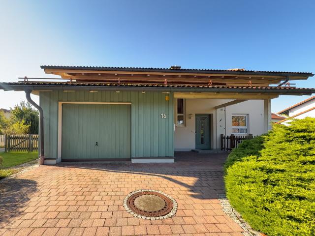 Charmantes Architektenhaus mit Gartenidylle in ruhiger Lage von Tacherting