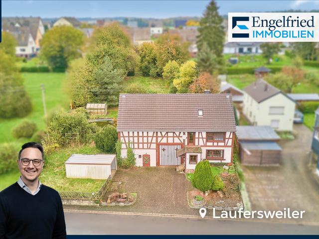 Charmantes Bauernhaus auf weitläufigem Grundstück mit Scheune und Nebengebäuden