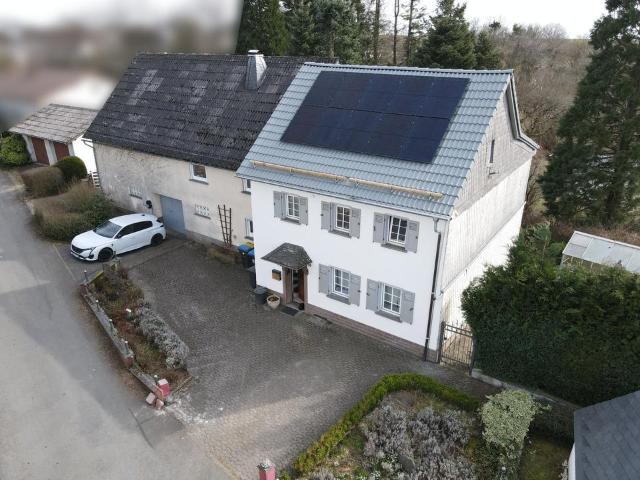 Charmantes Bauernhaus, großer Garten, Doppelgarage, Wintergarten