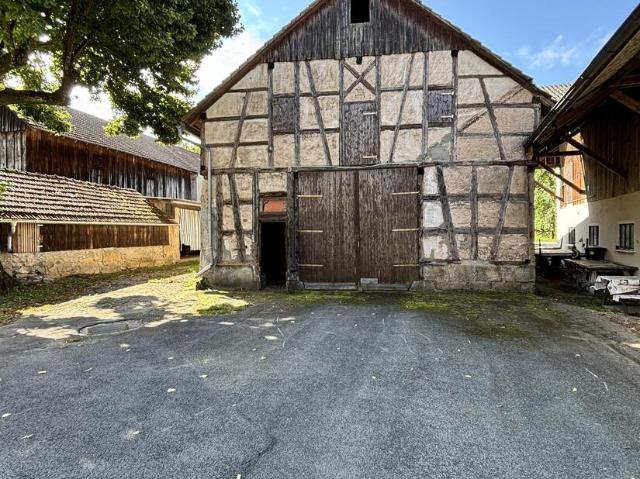 Charmantes Bauernhaus mit Scheune und ca. 3.400 qm Grundstück in der fränkischen Schweiz