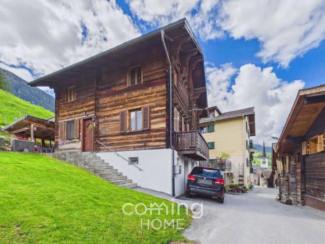 Charmantes Chalet mit Bauland in sonniger Lage in Ergisch