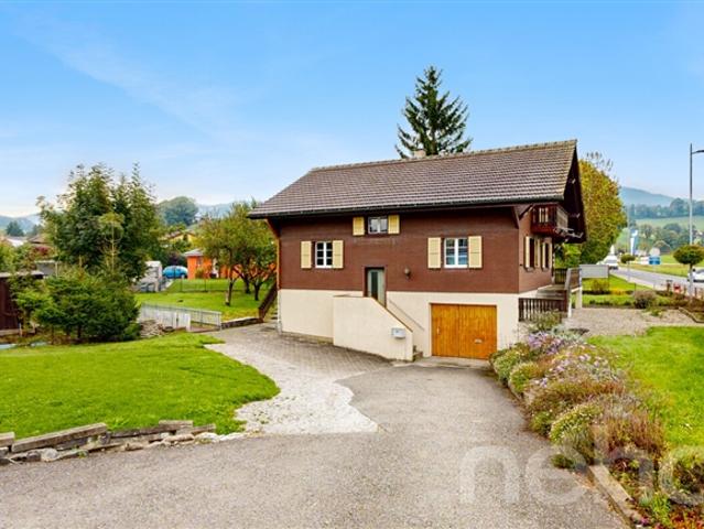 Charmantes Chalet mit großem Grundstück und großem Potenzial