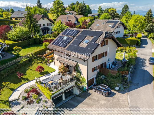 Charmantes Doppelhaus mit 5,5 Zimmern und schönem Garten