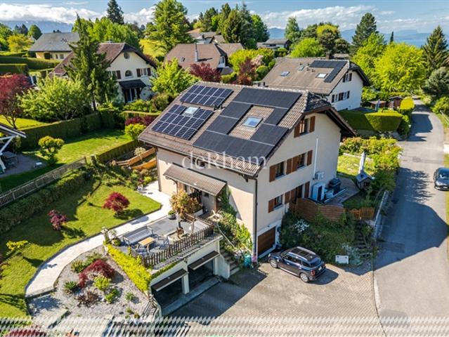 Charmantes Doppelhaus mit 5,5 Zimmern und schönem Garten