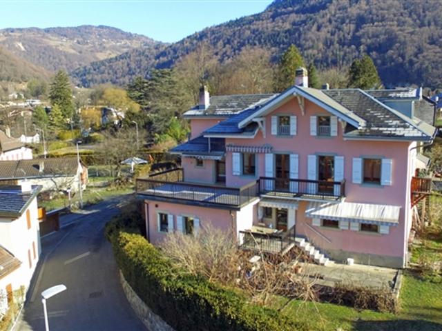 Charmantes Dorfhaus mit 3 Wohnungen, großem Garten und wunderschöner Aussicht!