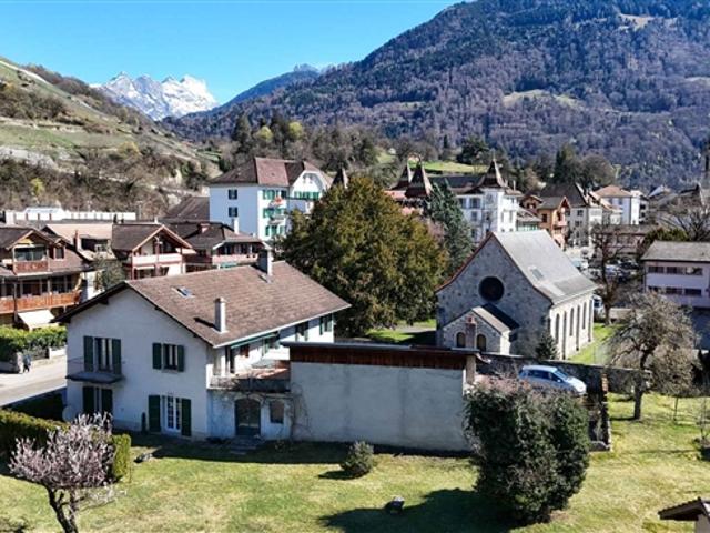 Charmantes Dorfhaus mit acht Zimmern