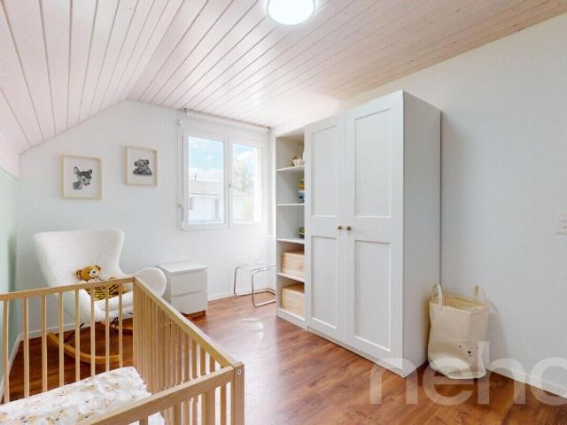 Charmantes Eigenheim mit Dachschrägen, Terrasse und Carport | dreamo. Ch