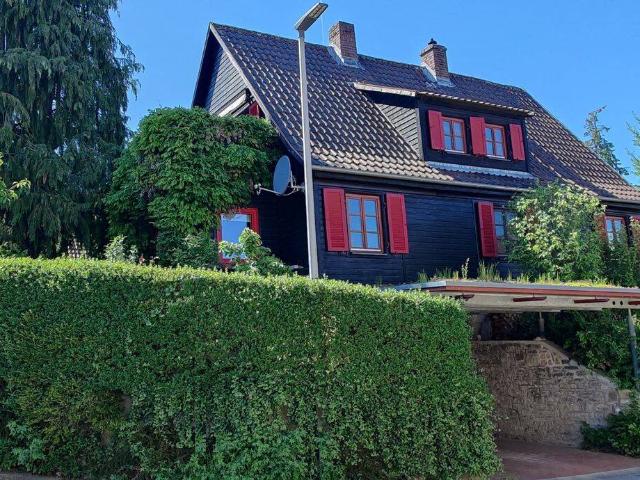 Charmantes Einfamilien Holzhaus mit Gartenidylle und Wellness Oase in Hambach
