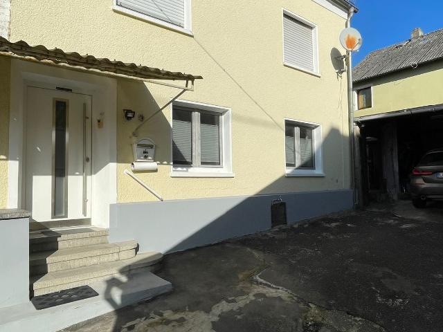 Charmantes Einfamilien Reiheneckhaus mit separater Einliegerwohnung in Frickhofen