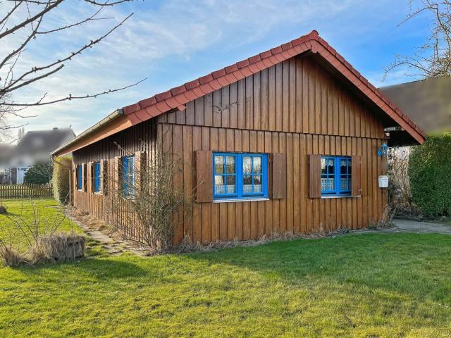Charmantes Einfamilienhaus aus Lärchenholz in Bremerhaven Wulsdorf
