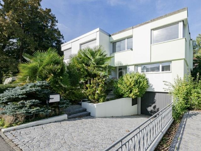 Charmantes Einfamilienhaus im Grünen an bester Lage. Reinach/BL