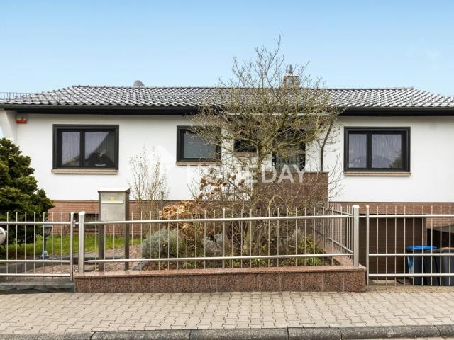 Charmantes Einfamilienhaus in ruhiger, attraktiver Lage mit Garten, Terrasse und Garage