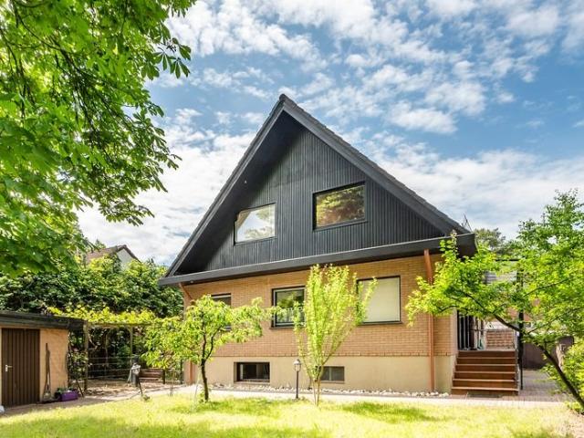 Charmantes Einfamilienhaus mit Baugrundstück in Hermsdorf, Berlin Naturnahes Stadtleben!