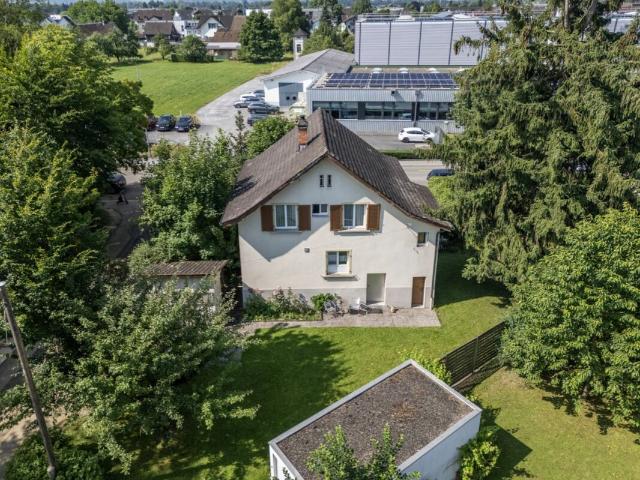 CHARMANTES EINFAMILIENHAUS MIT GROSSEM GARTEN