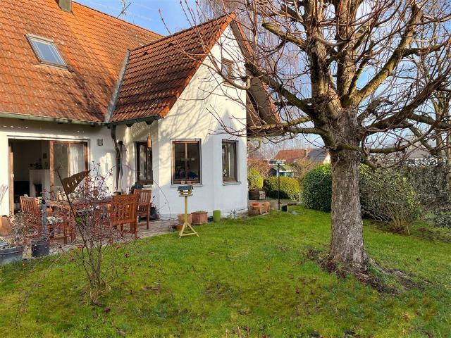 Charmantes Einfamilienhaus mit großem Garten, Kamin & zwei Terrassen