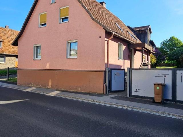 Charmantes Einfamilienhaus mit großem Garten, Nebengebäude und Scheune