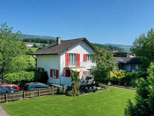 CHARMANTES EINFAMILIENHAUS MIT GROSSEM GARTEN UND AUSSICHT INS GRÜNE