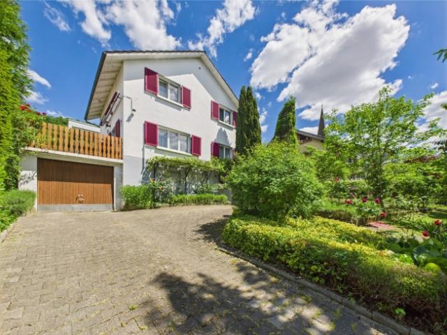 Charmantes Einfamilienhaus mit grossem Garten und viel Potenzial in Klingnau