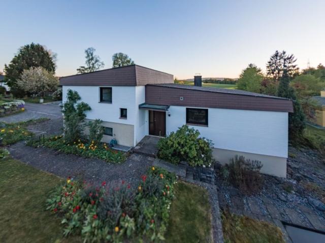 Charmantes Einfamilienhaus mit grossem Garten & viel Potenzial