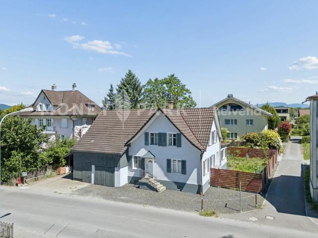Charmantes Einfamilienhaus mit grosser Scheune und schönem Garten