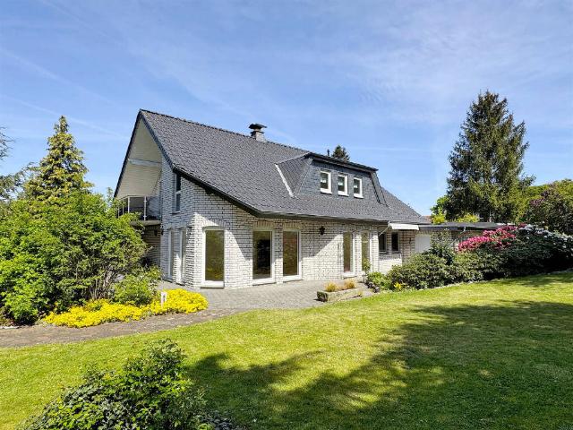 ==Charmantes Einfamilienhaus mit Doppelgarage in Augustdorf==