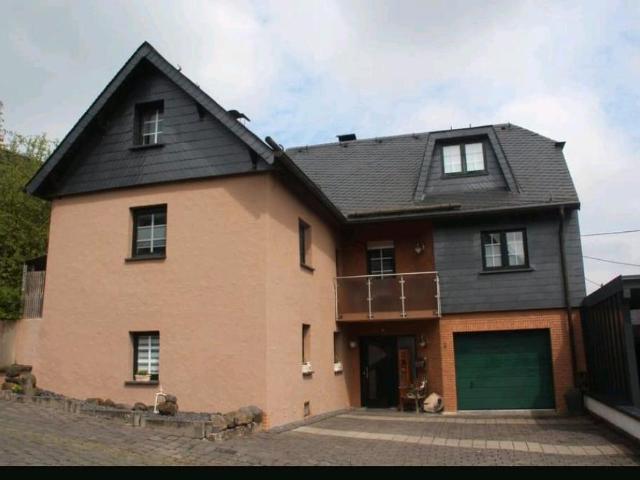 Charmantes Einfamilienhaus mit Innenhof und Garage