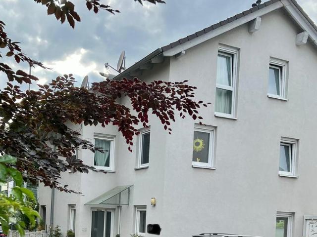 Charmantes Einfamilienhaus mit malerischer Aussicht und Bachlauf