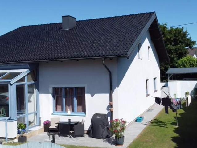 Charmantes Einfamilienhaus mit Pool
