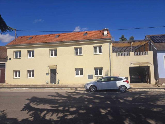 Charmantes Einfamilienhaus mit Pool, Garage & Fußbodenheizung in Hausbrunn