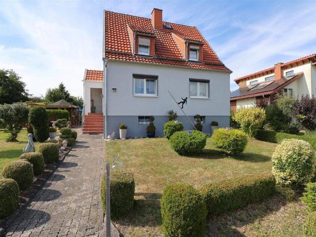 Charmantes Einfamilienhaus mit Traumgarten