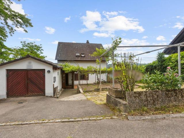 Charmantes Einfamilienhaus mit viel Potenzial für Ihre Wohnträume in Lörrach Hauingen