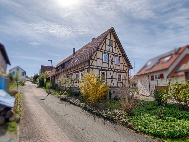 Charmantes Fachwerkhaus zur Renovierung