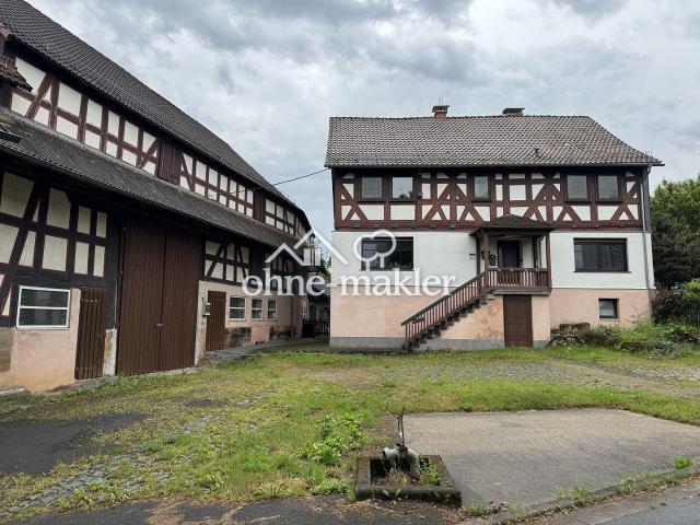 Charmantes Fachwerkhaus / Bauernhaus mit anliegenden Scheunen in idyllischer Lage