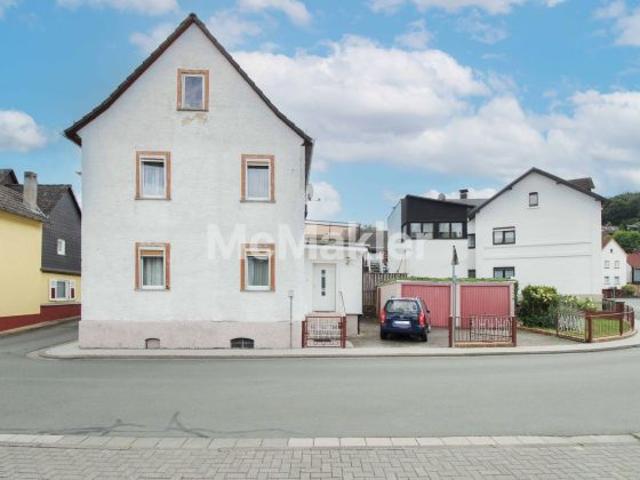 Charmantes Fachwerkhaus in Solms Oberndorf mit Hof, Balkon, Garagen und viel Potenzial