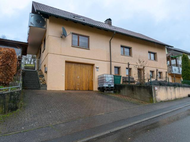 Charmantes Familiendomizil mit Fernblick, Garten und vielseitigen Möglichkeiten