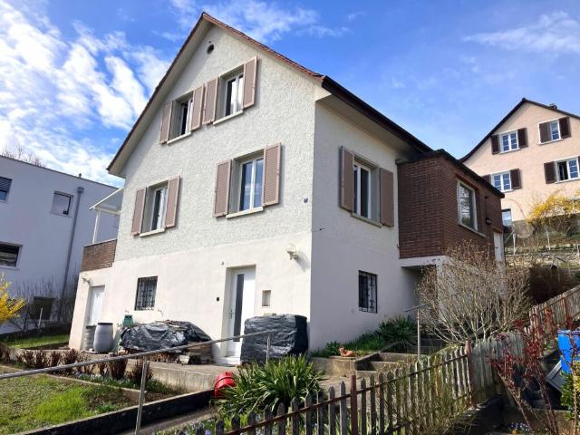 Charmantes, freistehendes Haus frisch renoviert & bezugsbereit!
