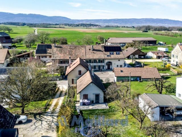 Charmantes freistehendes Haus im Dorfstil