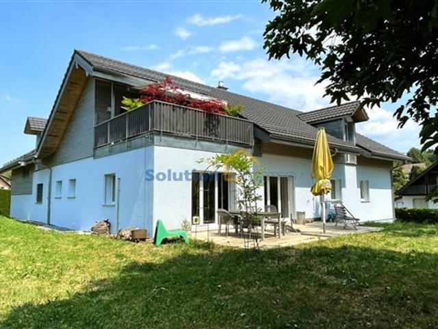 Charmantes Gebäude mit 3 Wohnungen und herrlichem Garten