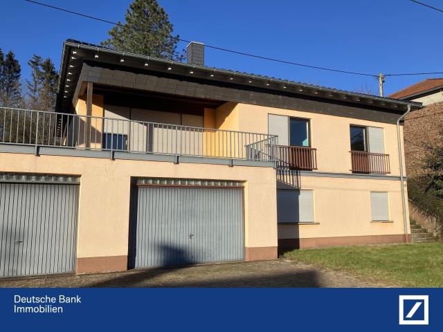 Charmantes Haus mit großem Grundstück, Doppelgarage, Balkon und Terrasse in 54314 Greimerath