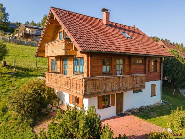 Charmantes Holzhaus in naturnaher Ruhelage mit Bergblick