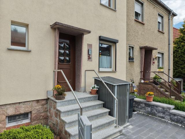 Charmantes Reihenmittelhaus mit Garten und viel Potenzial im beliebten Süden von Halle