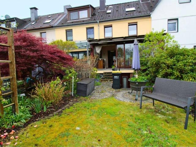Charmantes Reihenmittelhaus mit großem Potenzial und Garten