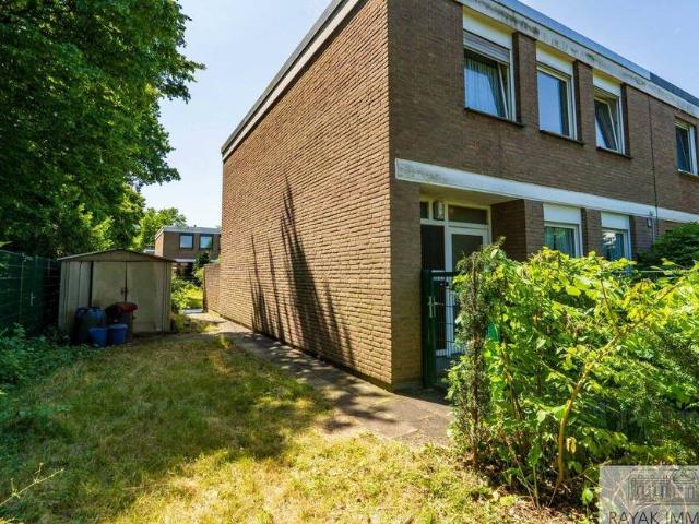 Charmantes Reihenendhaus mit großzügigem Garten Ihr idyllisches Zuhause in Düsseldorf Benrath