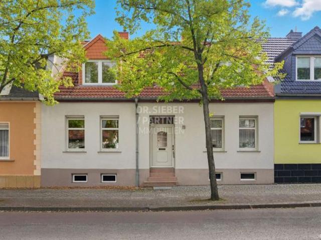 Charmantes Reihenhaus im Herzen der Stadt: Ihr Raumwunder mit gemütlichem Garten